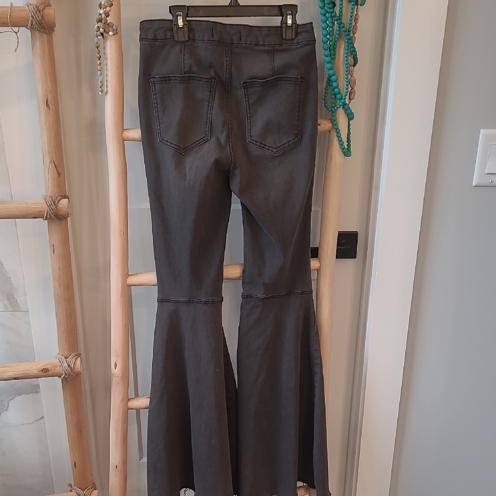 Free People Women's Just Float On Flare Leg Jeans Dark Gray Size 26 NWT - Picture 4 of 4